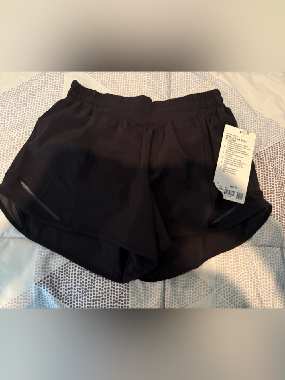 NWT Lululemon Hotty Hot Low Rise 4" Lined Shorts. Women's size 6. Black